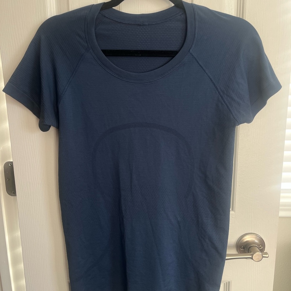 Swiftly Tech Short-Sleeve Shirt 2.0
Hip Length